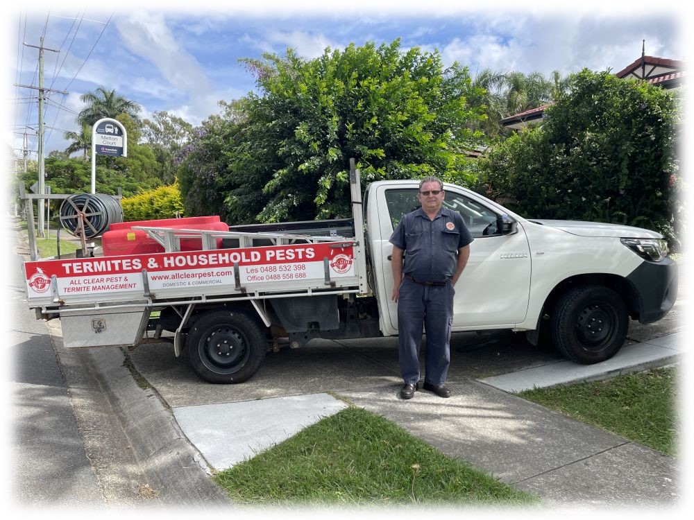 les-and-all-clear-pest-control-vehicle-upper-angle-vignette